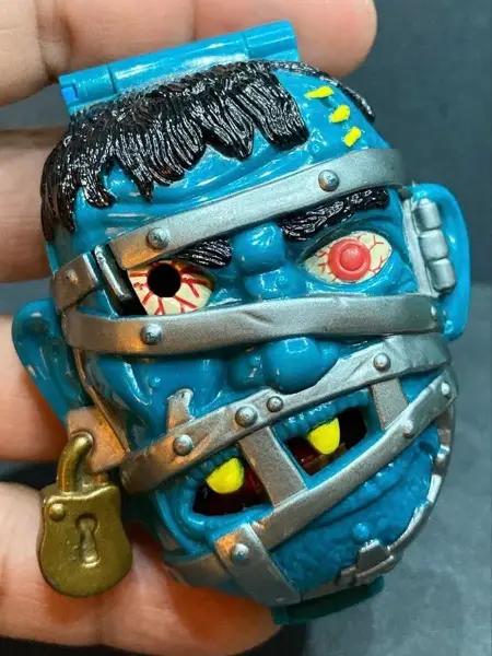 Mighty Max Tangles With Lockjaw, Mighty Max: Horror Heads, Blue