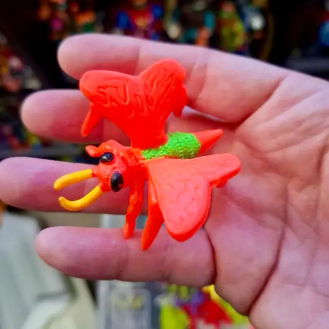 Horntail Moth #138, Monster in My Pocket: Series 5: Super Creepies, Neon Red With Green