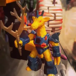 Rubberneck Giraffe, Battle Beasts: Series 1