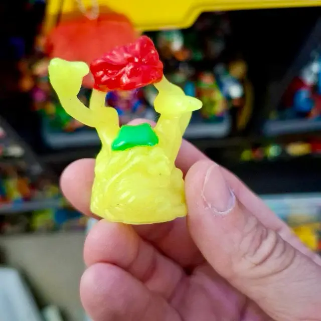 Ghilan #101, Monster in My Pocket: Series 4: Super Scary, Glow-In-The-Dark Yellow