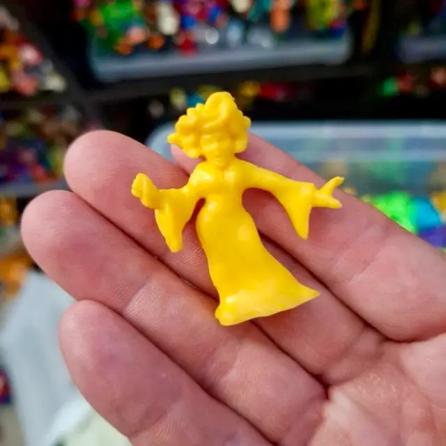 Medusa #26, Monster in My Pocket: Series 1, Yellow
