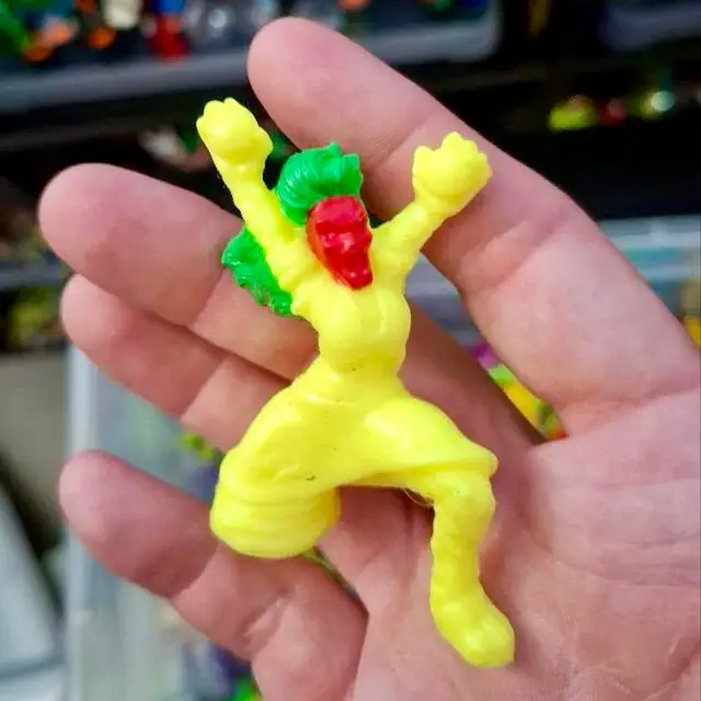 Lamia #104, Monster in My Pocket: Series 4: Super Scary, Neon Yellow