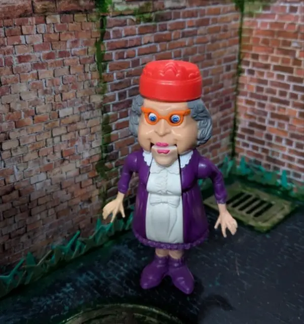 Granny Gross Ghost (Haunted Humans), The Real Ghostbusters: Wave 4