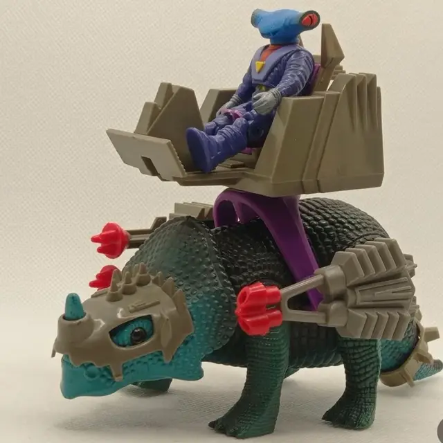 Monoclonius with Mako, Dino-Riders: Series 1