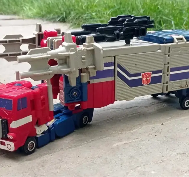 Optimus Prime with Hi-Q, G1 Transformers: Powermasters (1988)