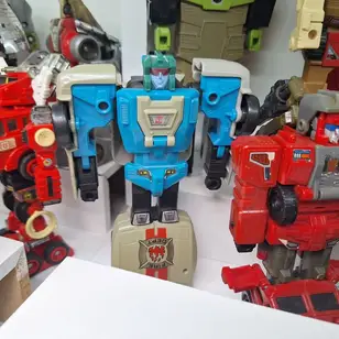 Siren with Quig, G1 Transformers: Autobot Headmasters (1987-1988)