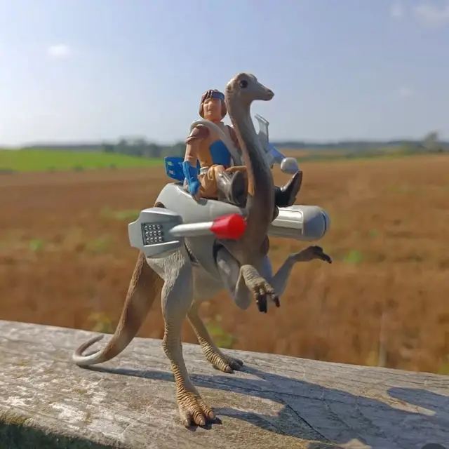 Struthiomimus with Nimbus, Dino-Riders: Series 2